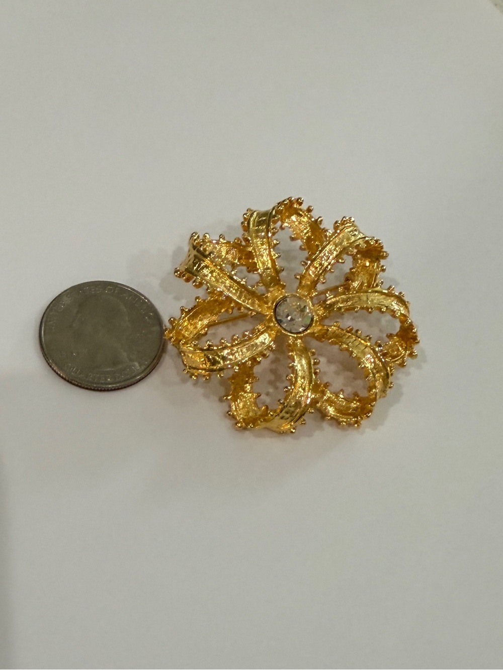 GRAZIANO Gold-Tone Floral Pin Brooch with Center Rhinestone - Picture 6 of 7